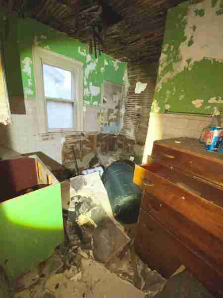 14475 Robson (28).jpg